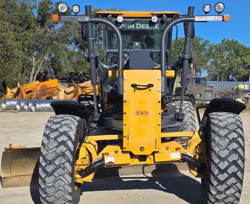 2013 John Deere 772GP