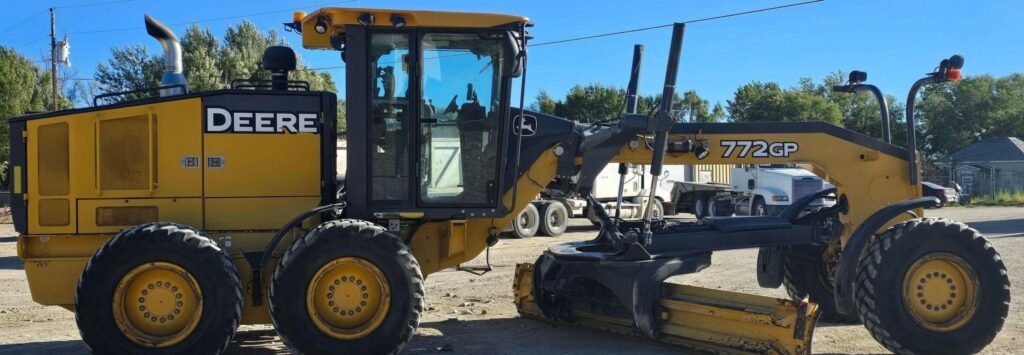 2013 John Deere 772GP